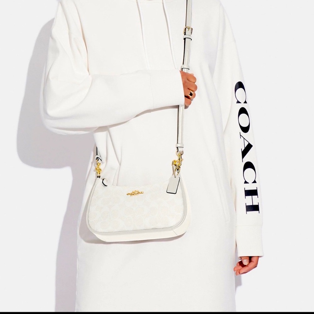 Teri Shoulder Bag In Signature Canvas / Brand New